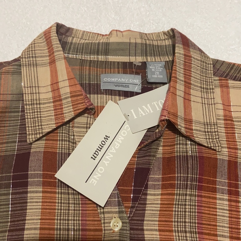 Company One Woman Button Down Front Closure V-Neck Size 2X - Picture 7 of 8